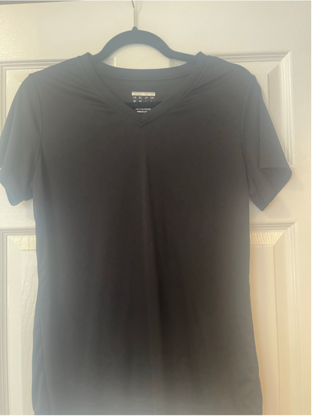 Women's MAGCOMSEN Black V-Neck Short Sleeve Athletic Tee Size M